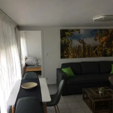 아파트 Gemuetliche, Ruhig Gelegene In *